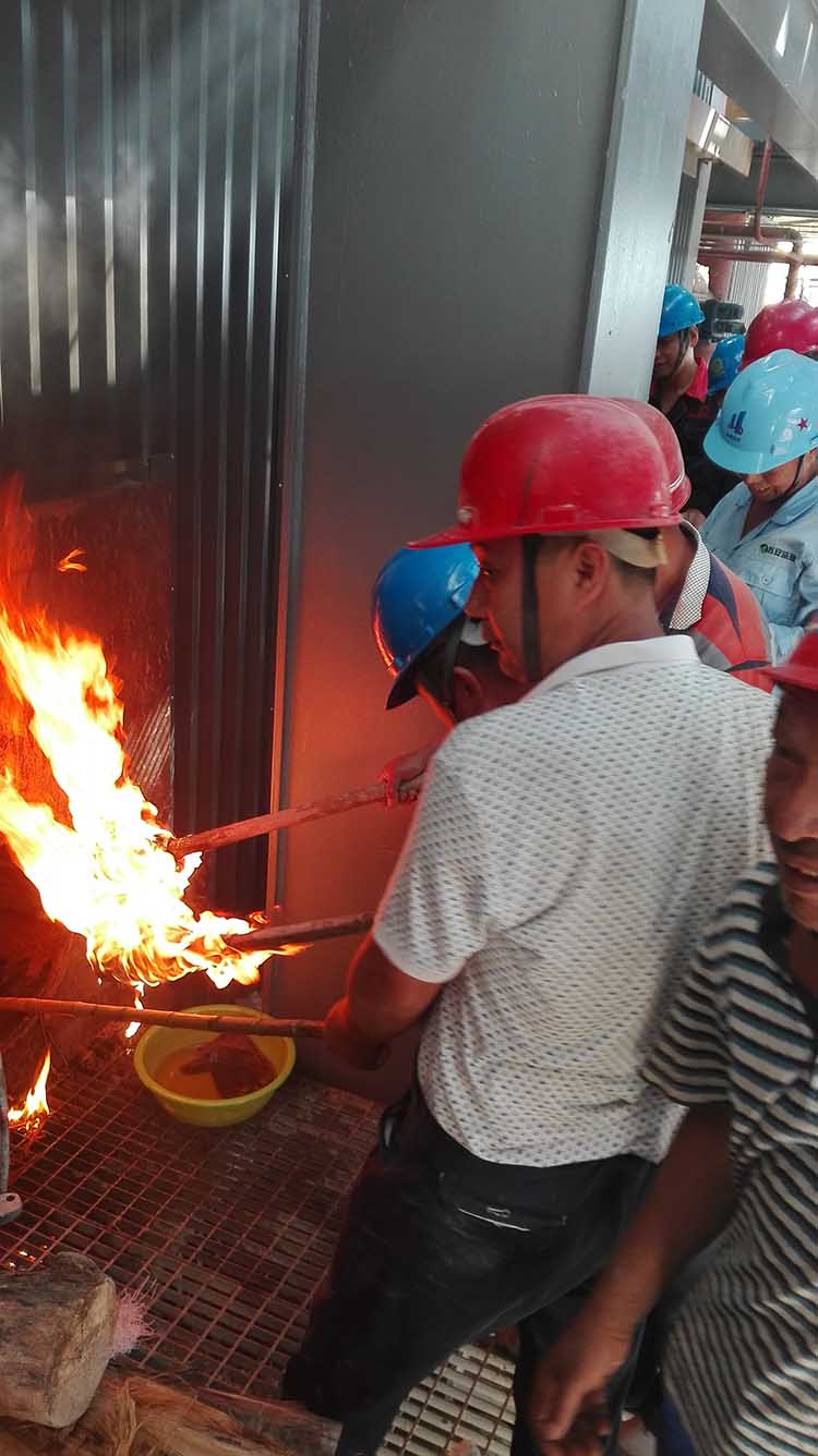 320噸余熱鍋爐烘爐點(diǎn)火現(xiàn)場 320噸余熱鍋爐烘爐點(diǎn)火現(xiàn)場